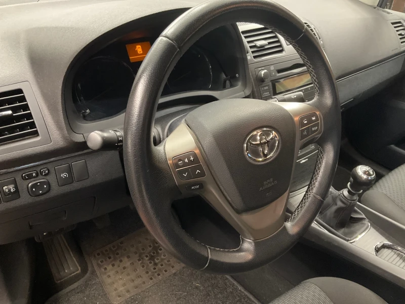 Toyota Avensis 1.8 VVTI * 70 хил.км* , снимка 9 - Автомобили и джипове - 48625234