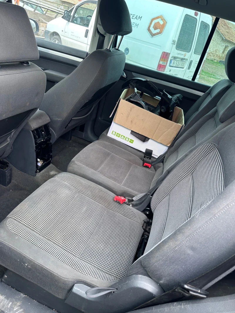 VW Touran, снимка 5 - Автомобили и джипове - 51485249