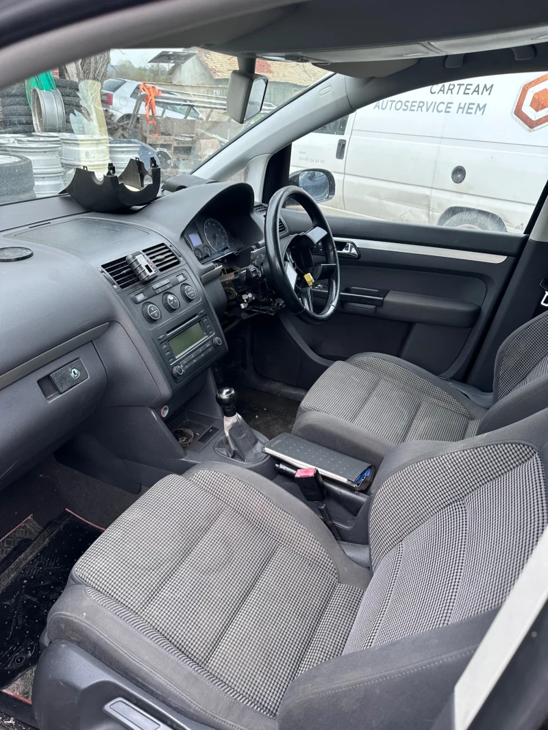 VW Touran, снимка 6 - Автомобили и джипове - 51485249