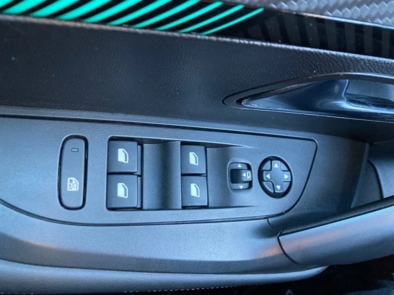 Peugeot 2008 ELEKTRO/ALLURE/136HP/FWD/NAVI/CAM/L.ASS/HPUMP/685f, снимка 13 - Автомобили и джипове - 51542157