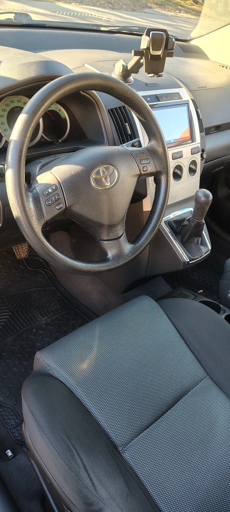 Toyota Corolla verso, снимка 9 - Автомобили и джипове - 52433782