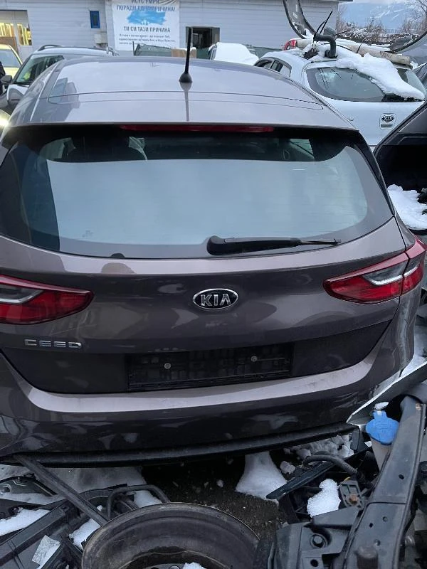 Kia Ceed 1.4, снимка 10 - Автомобили и джипове - 35657912