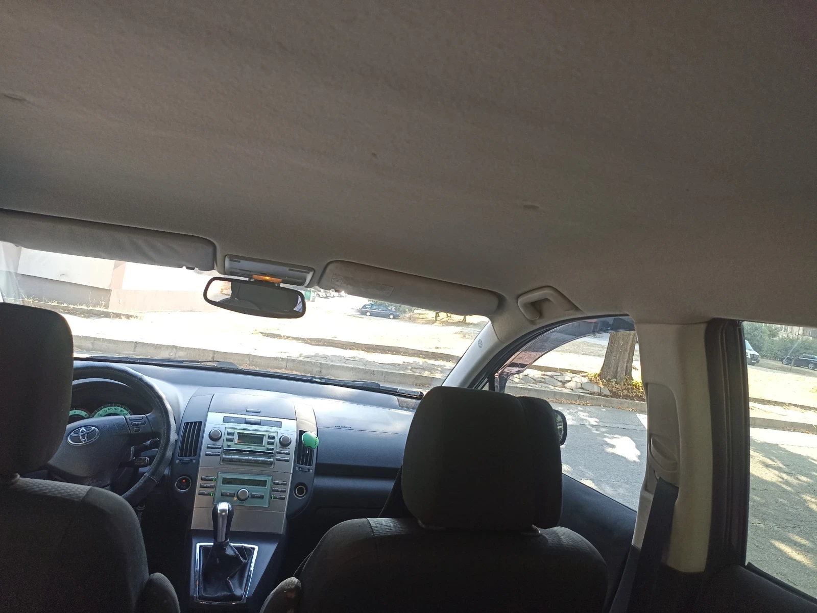 Toyota Corolla verso  - изображение 10