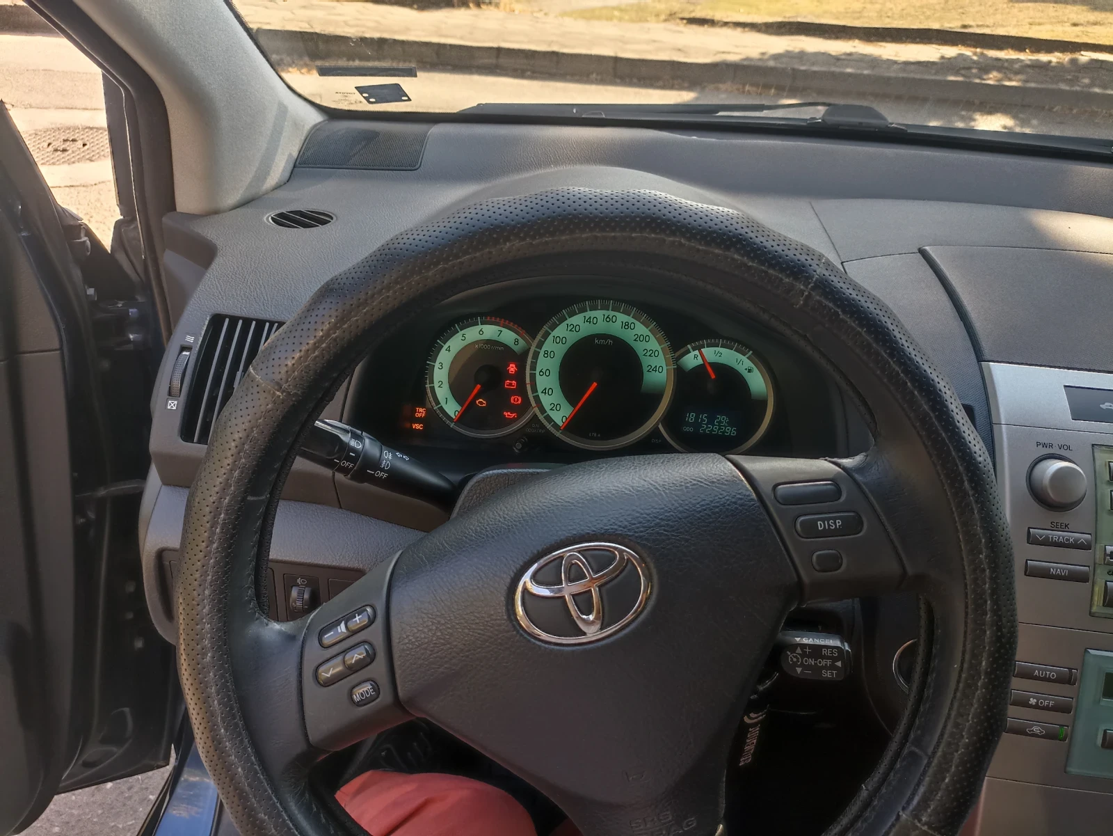 Toyota Corolla verso  - изображение 8