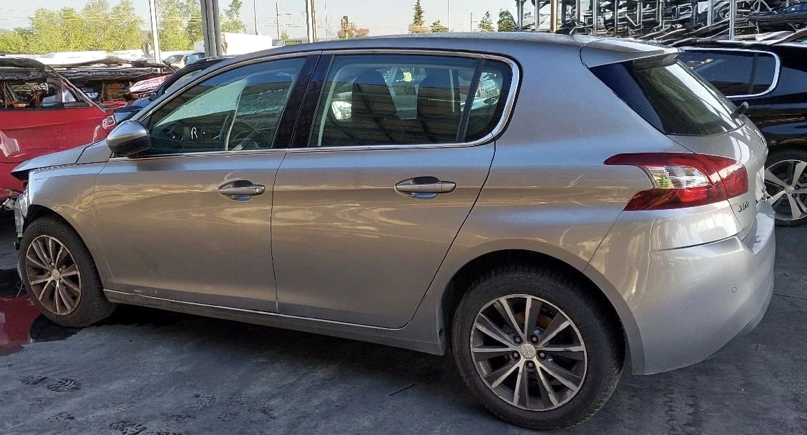 Peugeot 308 1.6 Blue HDI Euro6! LED  - изображение 4
