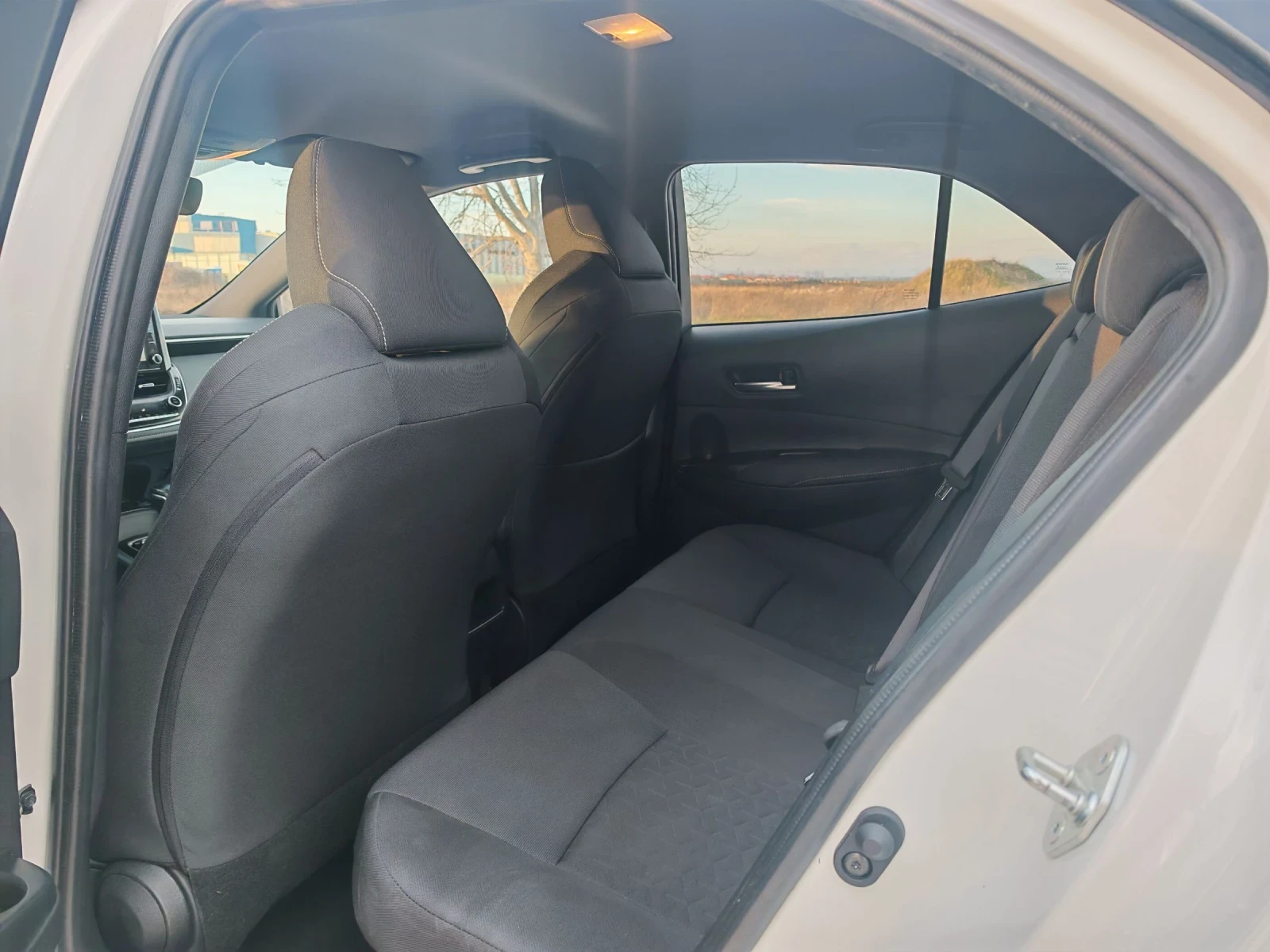 Toyota Corolla 1.8 ������ 122 �.�. 69 000 ��!!! LOUNGE! ����! | Mobile.bg � ����������� 12