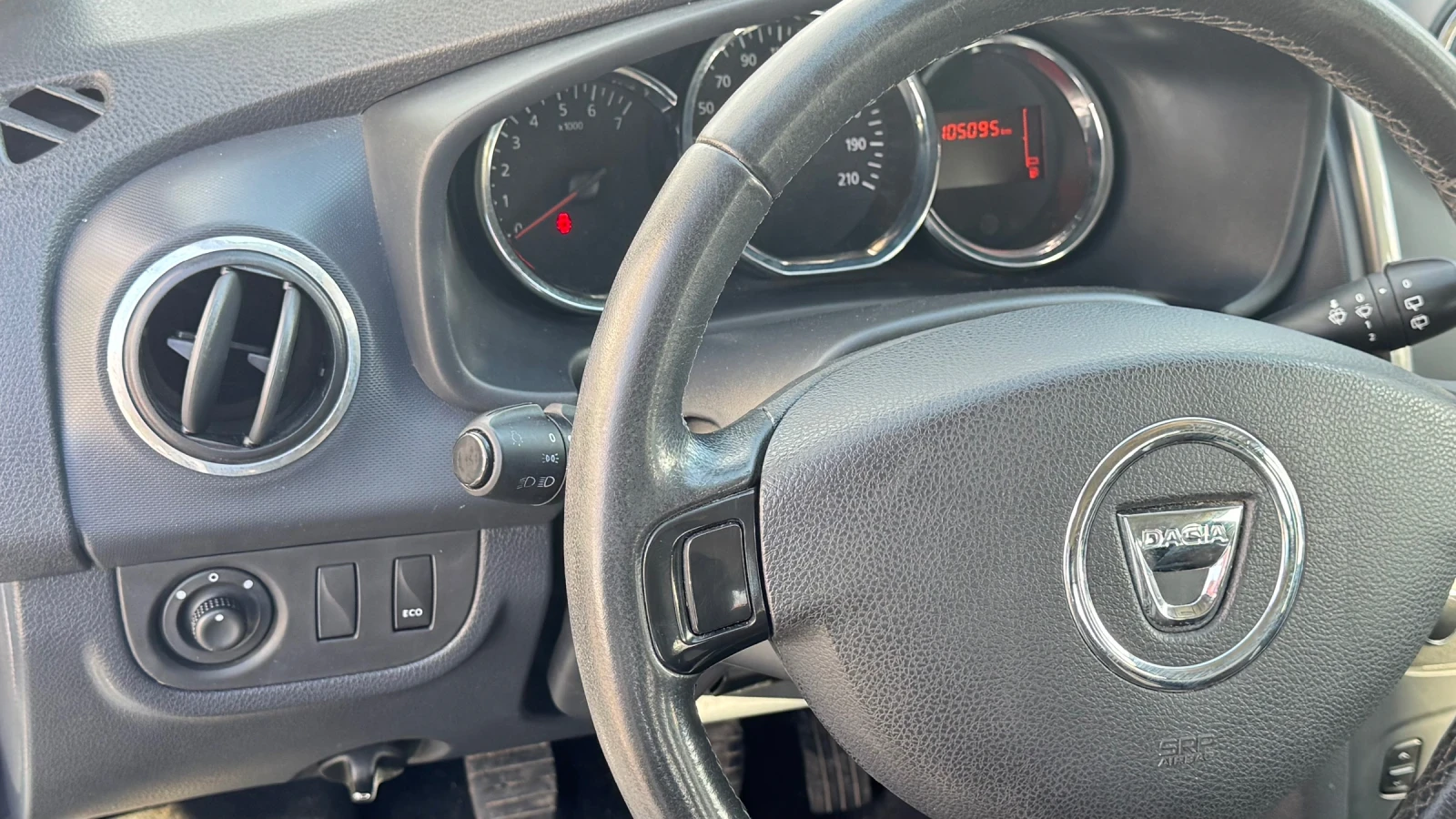 Dacia Sandero Stepway, снимка 8 - Автомобили и джипове - 54126336