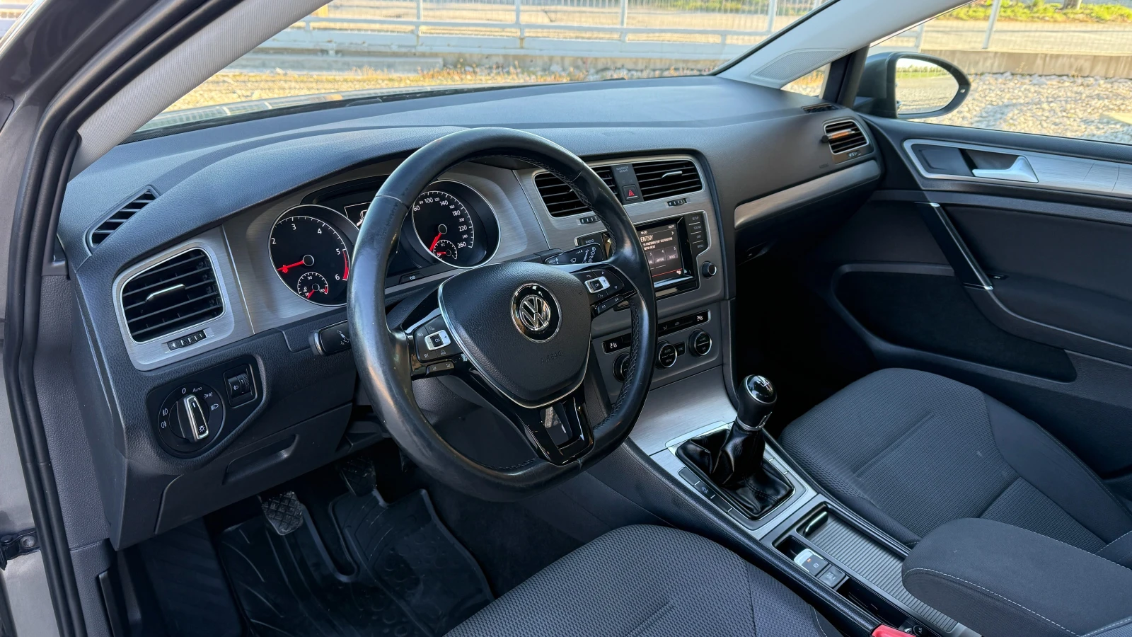 VW Golf 1.6TDI/105кс/5скорости/BLUEMOTION, снимка 12 - Автомобили и джипове - 54130623