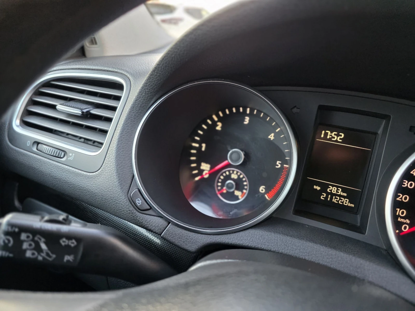 VW Golf 1.6tdi 105 k.c. ТОП , снимка 15 - Автомобили и джипове - 54247063