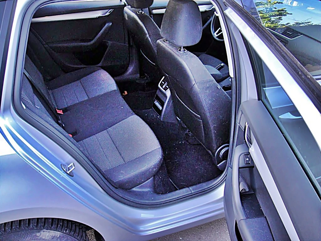 Skoda Octavia 2.0 TDI, снимка 9 - Автомобили и джипове - 54564220