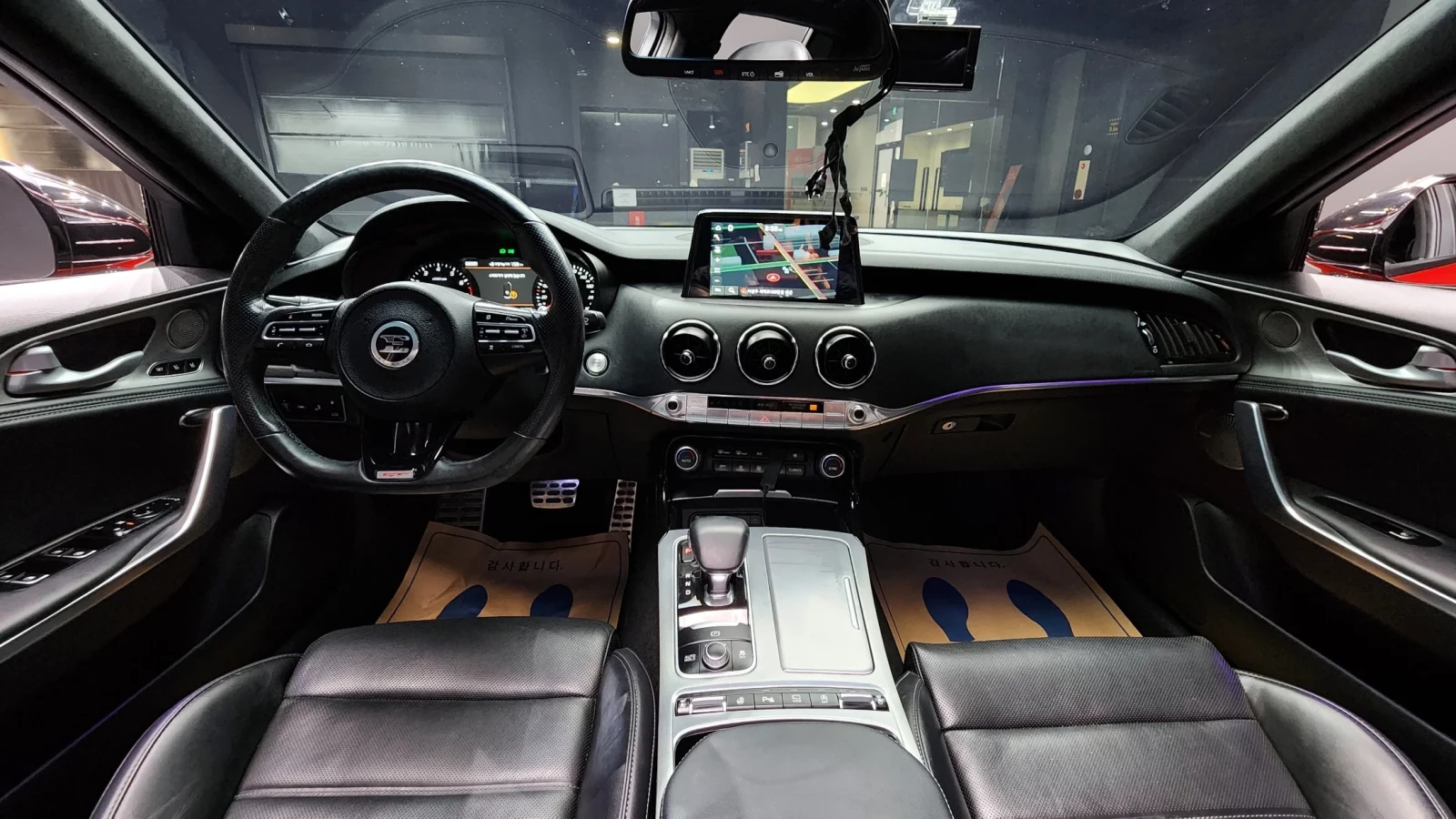 Kia Stinger 3.3 Turbo AWD Cam360/Disi/Panorama/Обдухване, снимка 6 - Автомобили и джипове - 55189850