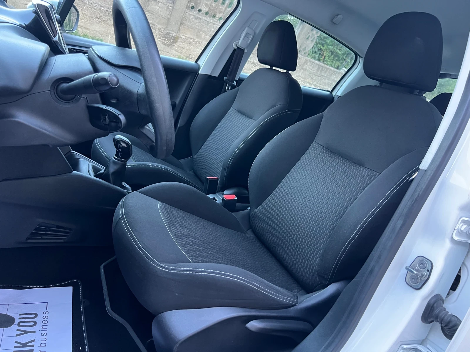 Peugeot 208 NAVI 1.6HDI 99кс. , снимка 12 - Автомобили и джипове - 55599280