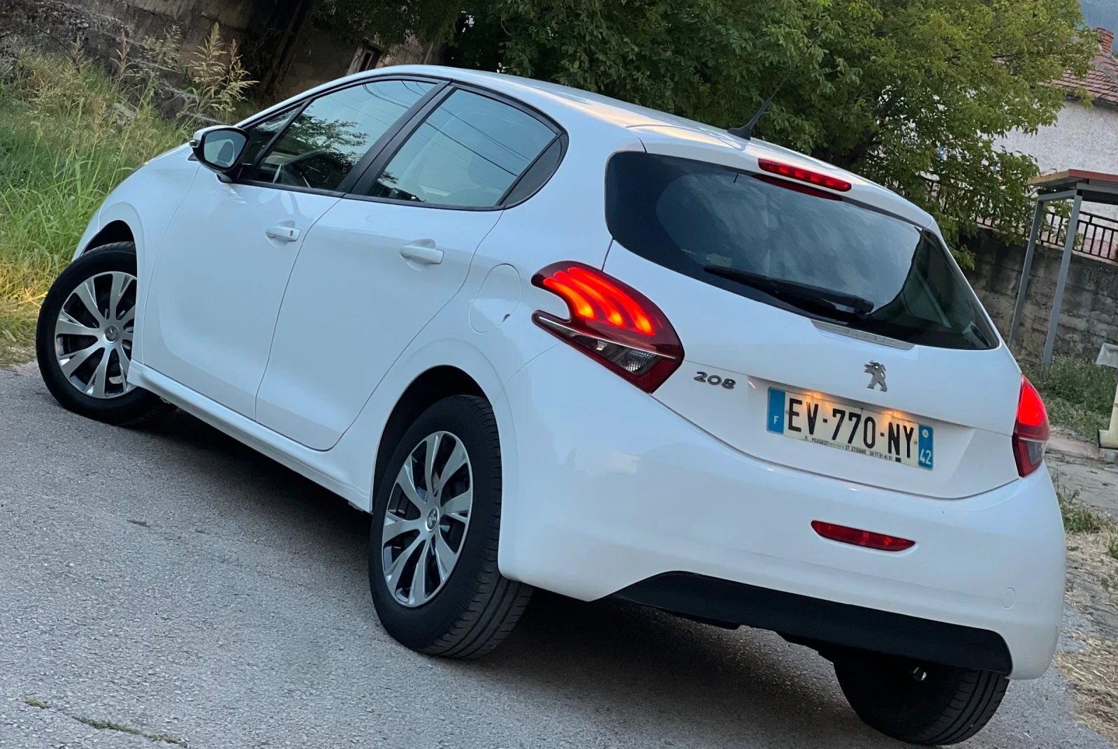 Peugeot 208 NAVI 1.6HDI 99кс. , снимка 5 - Автомобили и джипове - 55599280
