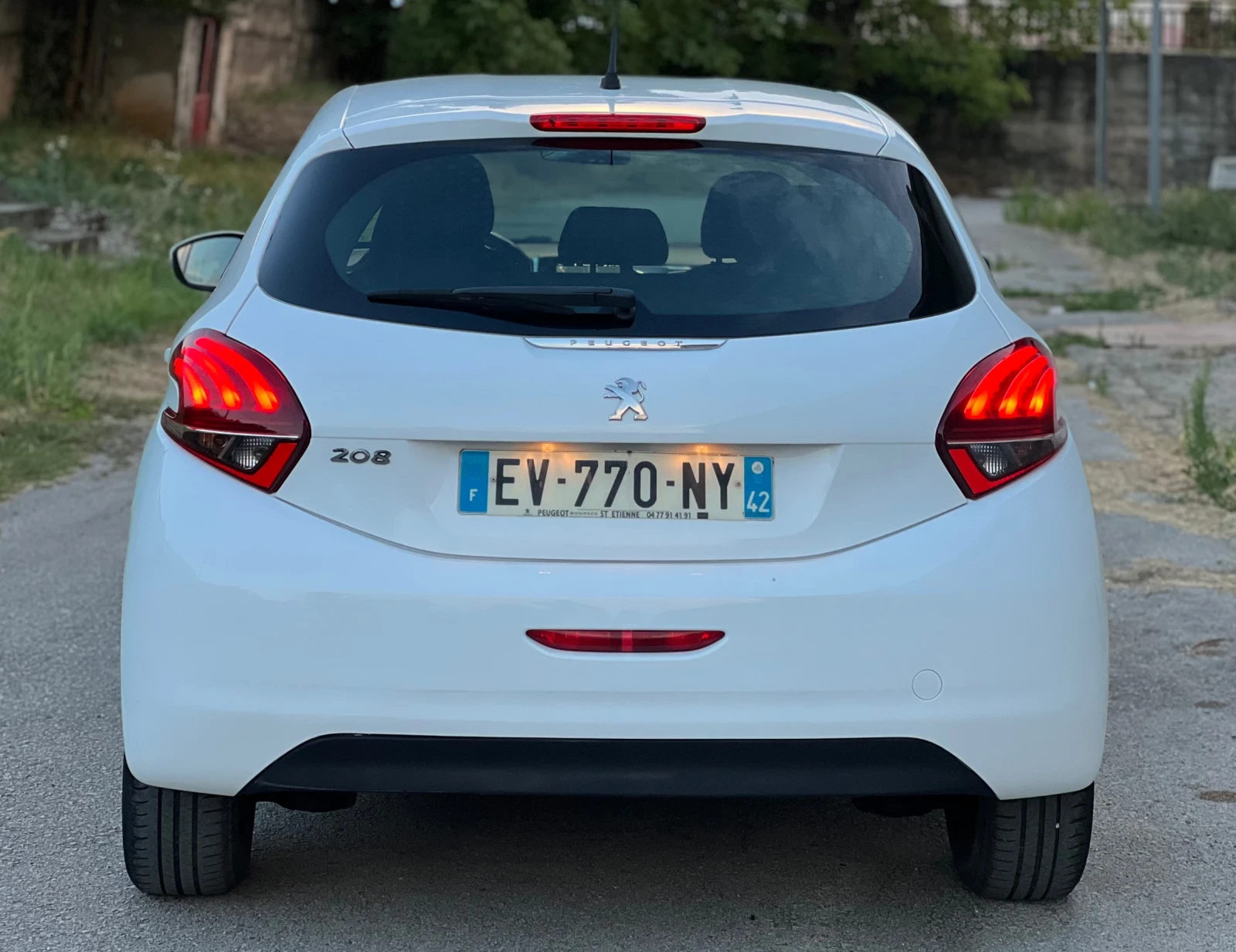Peugeot 208 NAVI 1.6HDI 99кс. , снимка 4 - Автомобили и джипове - 55599280