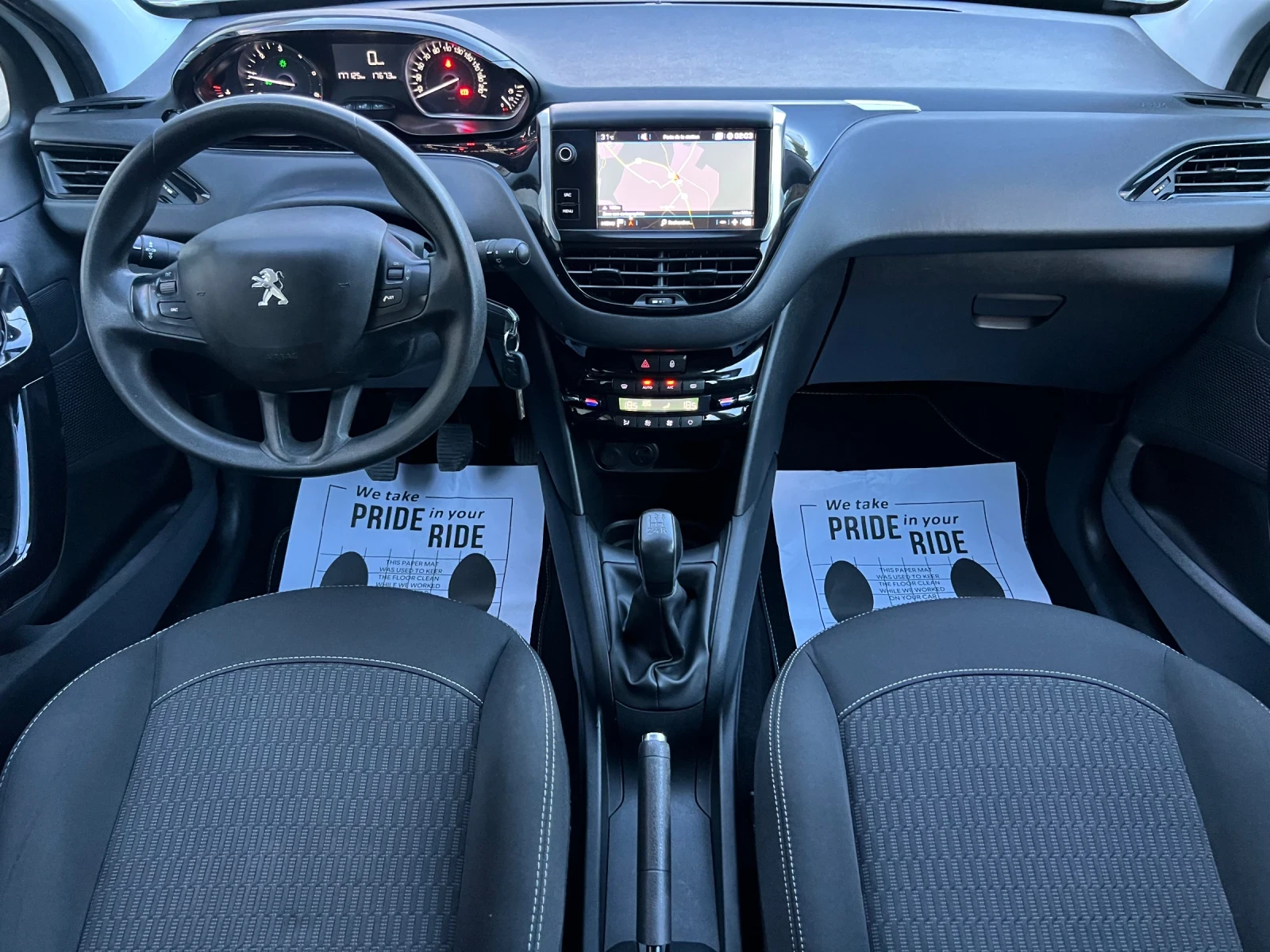 Peugeot 208 NAVI 1.6HDI 99кс. , снимка 10 - Автомобили и джипове - 55599280