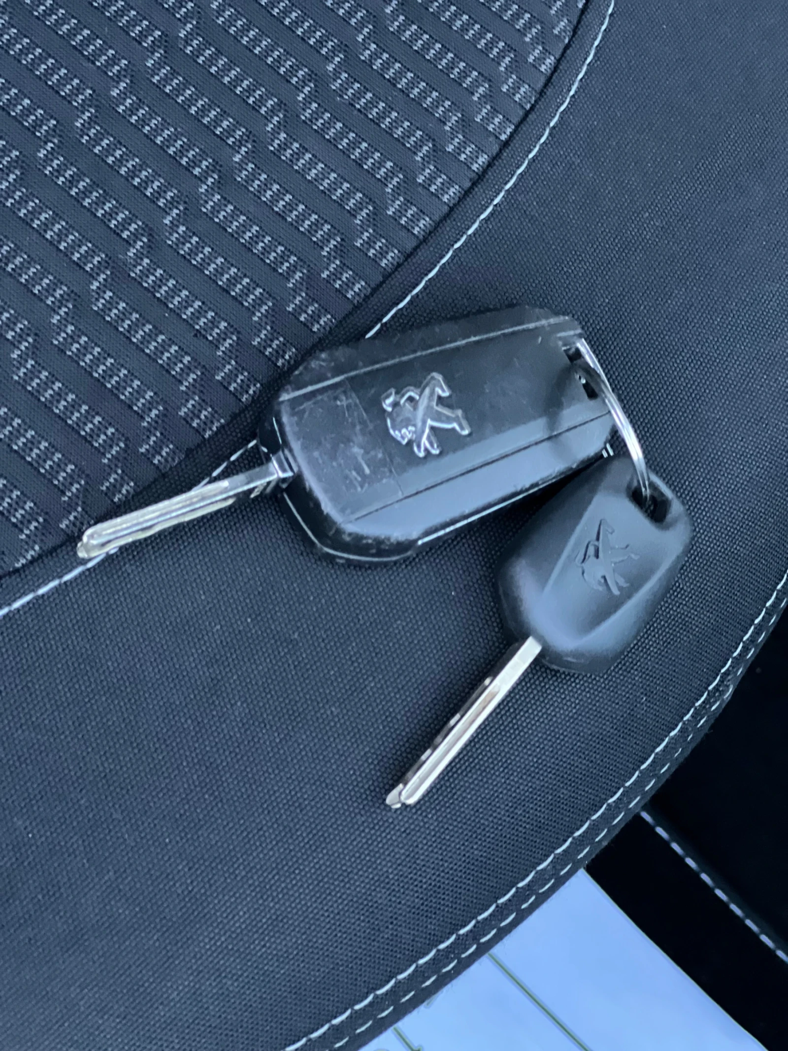 Peugeot 208 NAVI 1.6HDI 99кс. , снимка 17 - Автомобили и джипове - 55599280