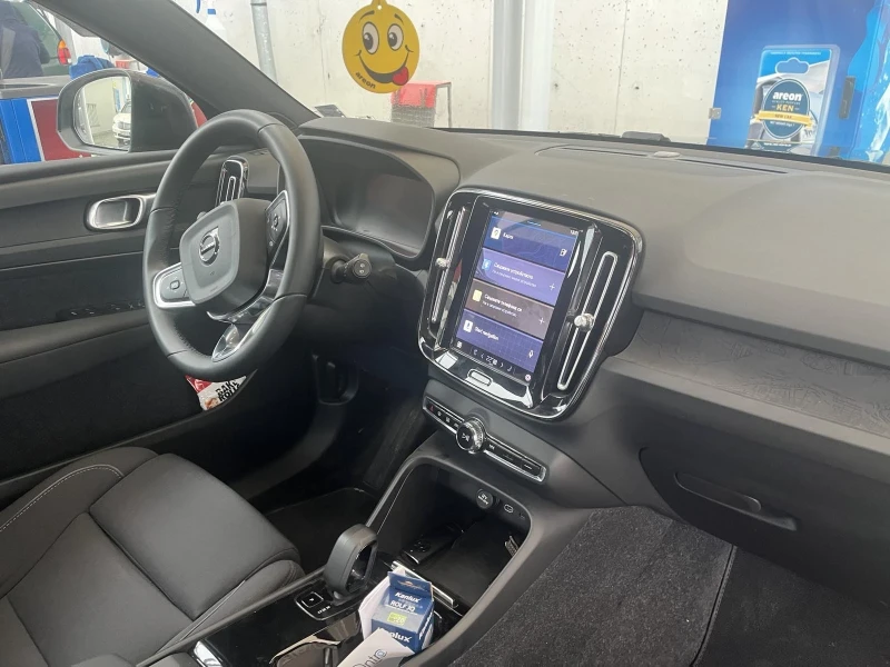 Volvo XC40, снимка 6 - Автомобили и джипове - 48746039