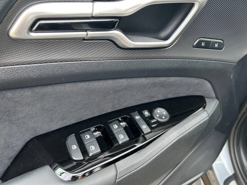 Kia Sportage 1.6* T-GDU* AWD* GT-LINE* HYBRID* DISTR* LED* 360C, снимка 4 - Автомобили и джипове - 52991100