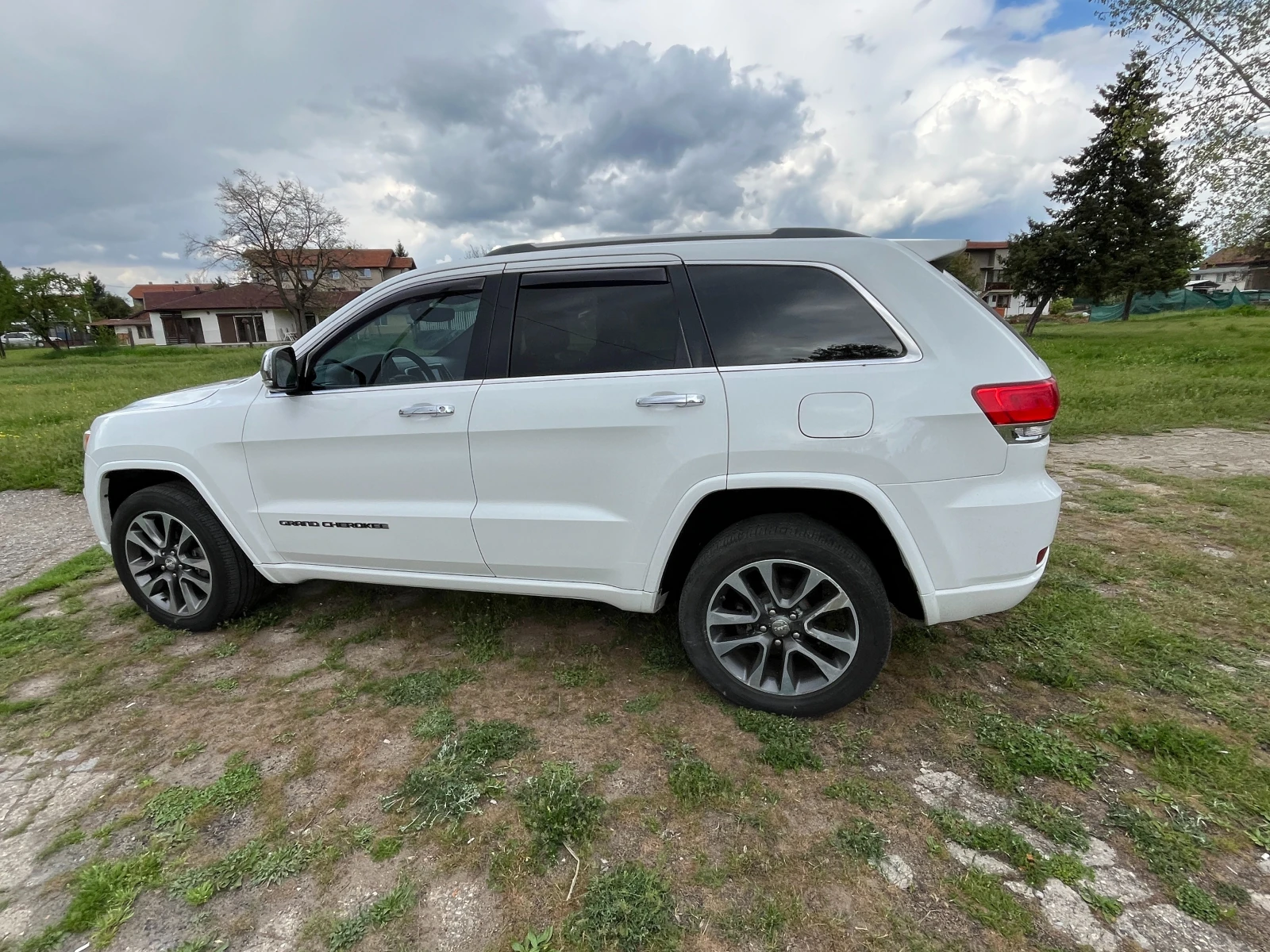 Jeep Grand cherokee Overland - изображение 6