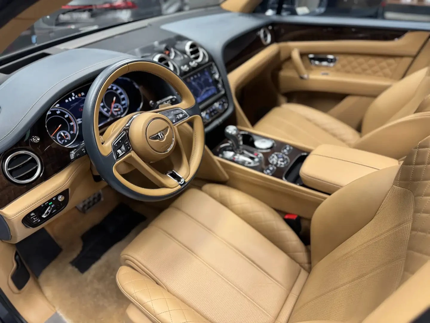 Bentley Bentayga 6.0 W12 Mulliner - изображение 7