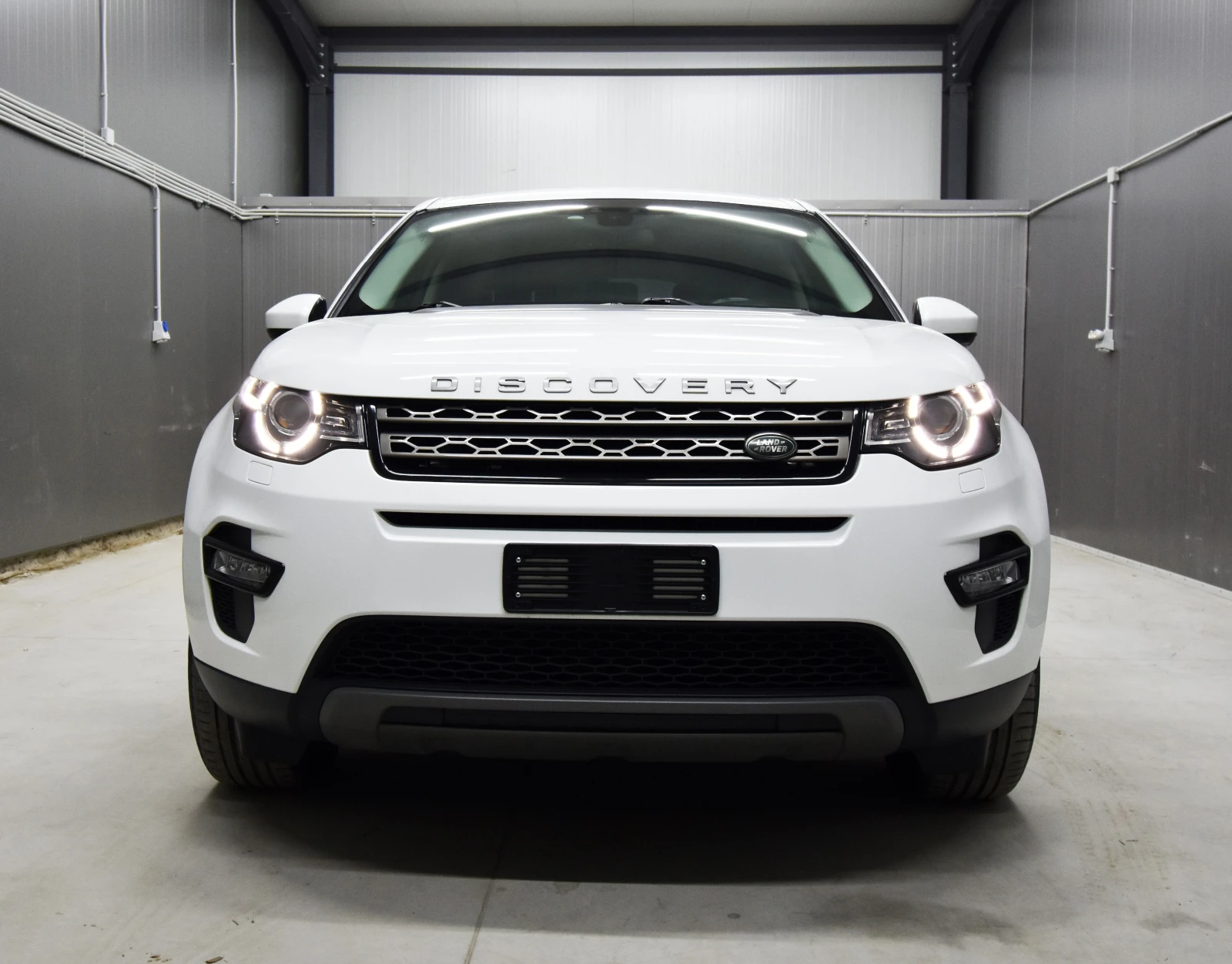 Land Rover Discovery Sport SE Edition Premium 4х4 Automatic - изображение 4