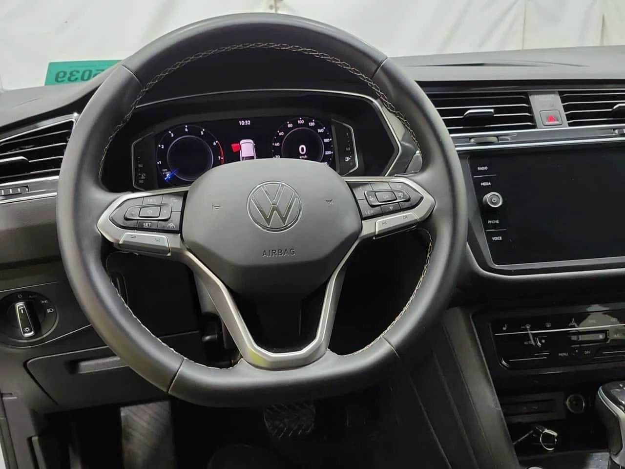 VW Tiguan SE| LANE ASSIST| 2 КЛЮЧА| 2 ЧИФТА ГУМИ , снимка 8 - Автомобили и джипове - 54155507