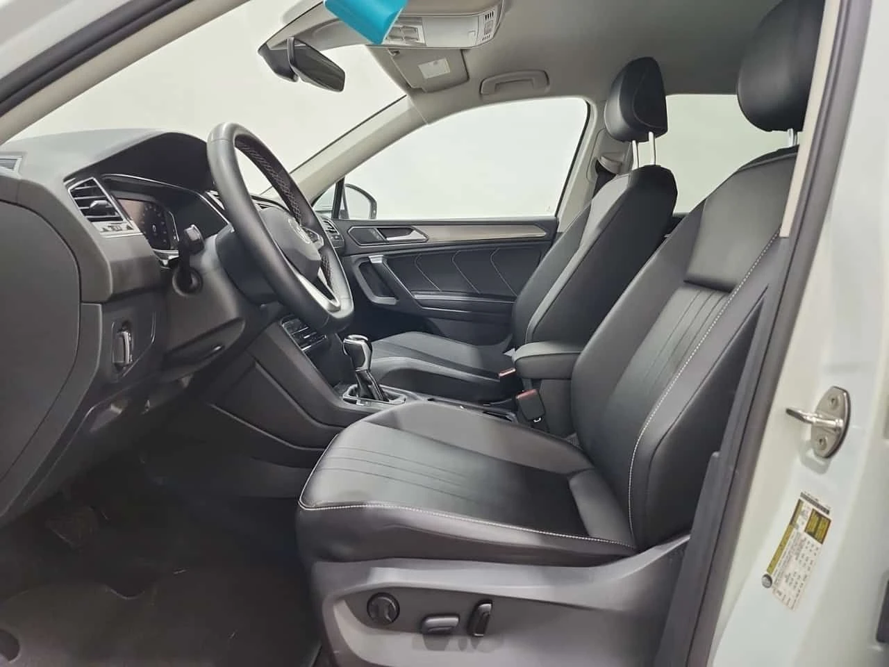 VW Tiguan SE| LANE ASSIST| 2 КЛЮЧА| 2 ЧИФТА ГУМИ , снимка 7 - Автомобили и джипове - 54155507