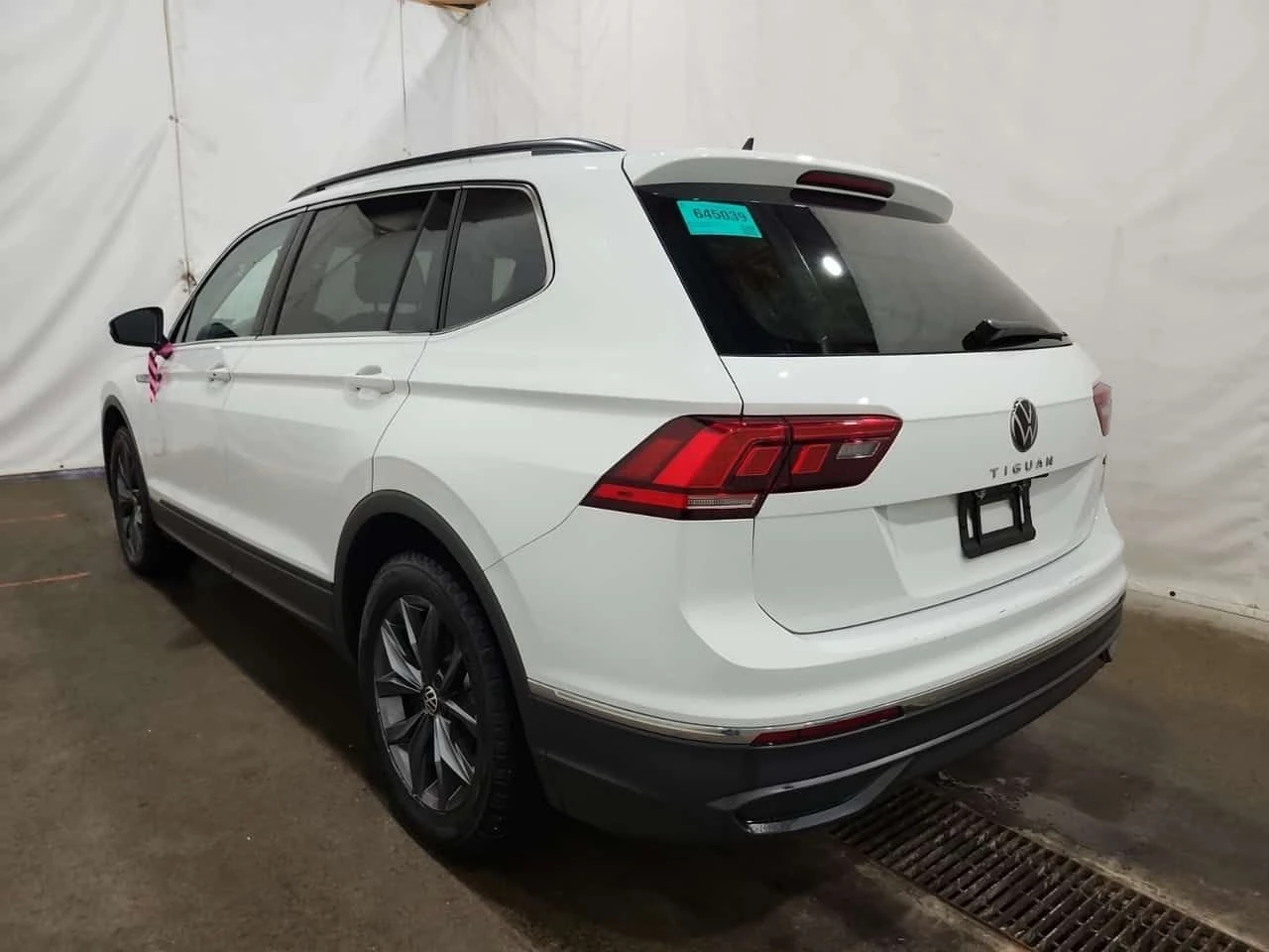 VW Tiguan SE| LANE ASSIST| 2 КЛЮЧА| 2 ЧИФТА ГУМИ , снимка 4 - Автомобили и джипове - 54155507