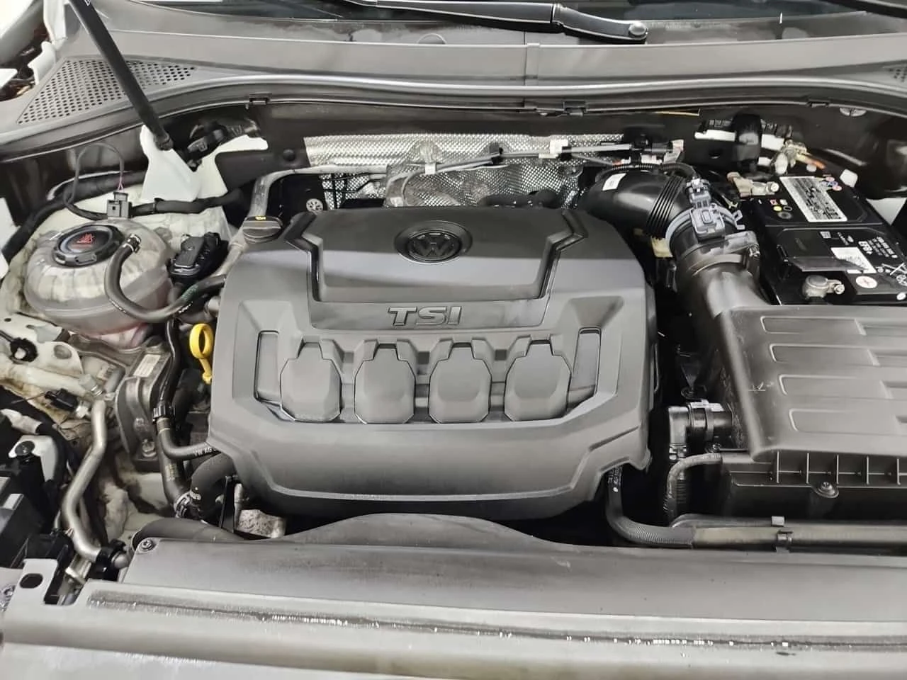 VW Tiguan SE| LANE ASSIST| 2 КЛЮЧА| 2 ЧИФТА ГУМИ , снимка 16 - Автомобили и джипове - 54155507