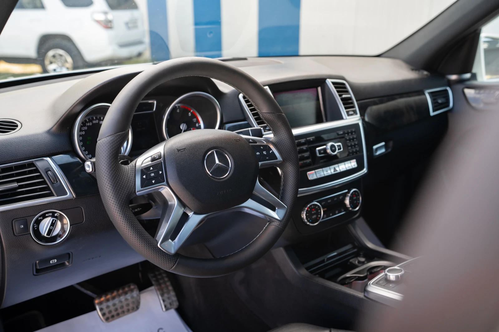 Mercedes-Benz ML 350 AMG | TV | PANORAMA | DISTRONIC | 4MATIC | FULL, снимка 7 - Автомобили и джипове - 55048810