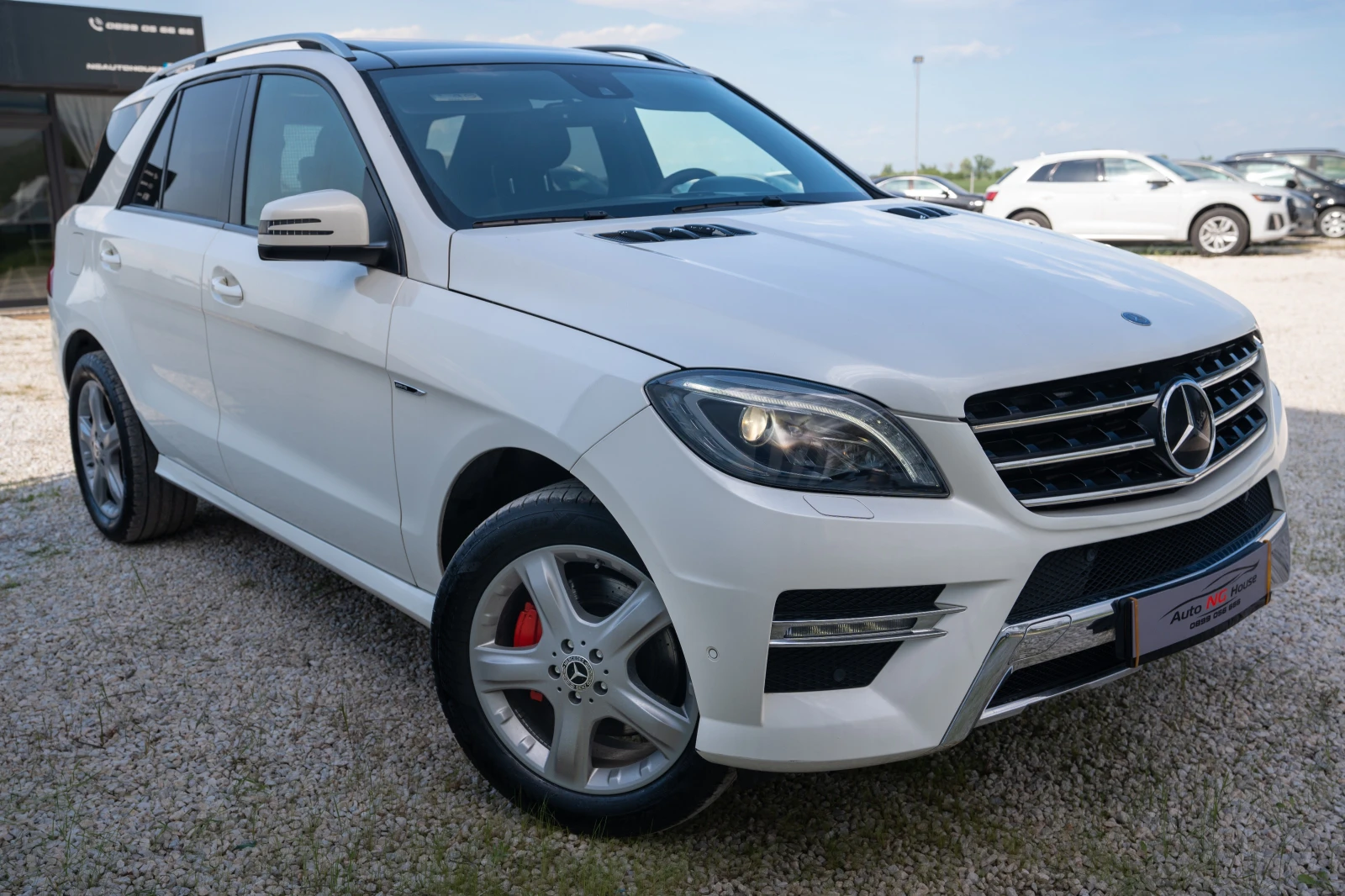 Mercedes-Benz ML 350 AMG | TV | PANORAMA | DISTRONIC | 4MATIC | FULL, снимка 2 - Автомобили и джипове - 55048810