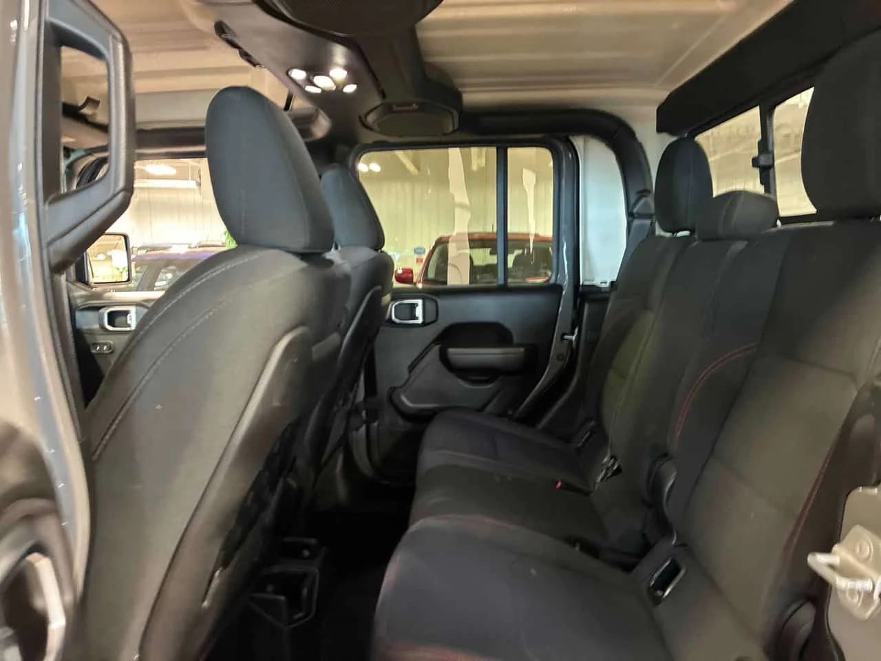 Jeep Gladiator * Rubicon * АВТОКРЕДИТ БЕЗ ПЪРВОНАЧАЛНА ВНОСКА* , снимка 13 - Автомобили и джипове - 55515654
