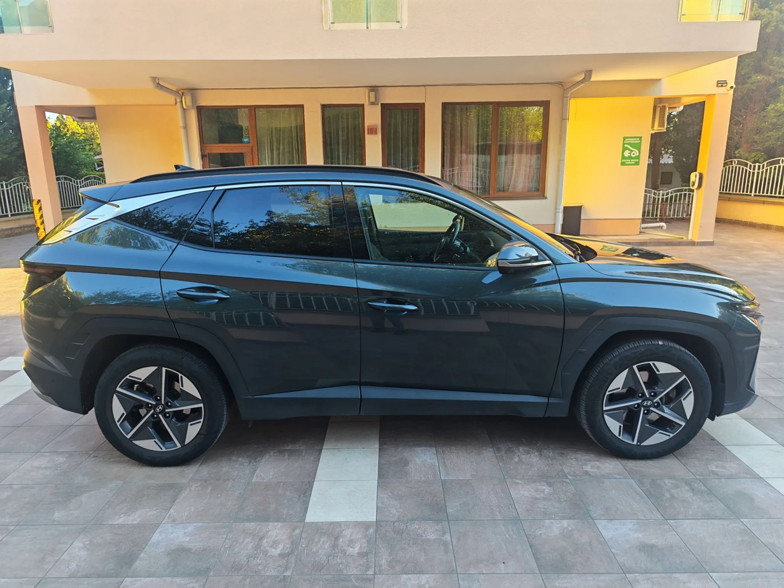 Hyundai Tucson Facelift Premium MHEV, снимка 4 - Автомобили и джипове - 56351545
