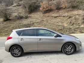 Toyota Auris 2.0D-4D* Камера* Нави* Холандия* Два ключа&Джанти, снимка 4