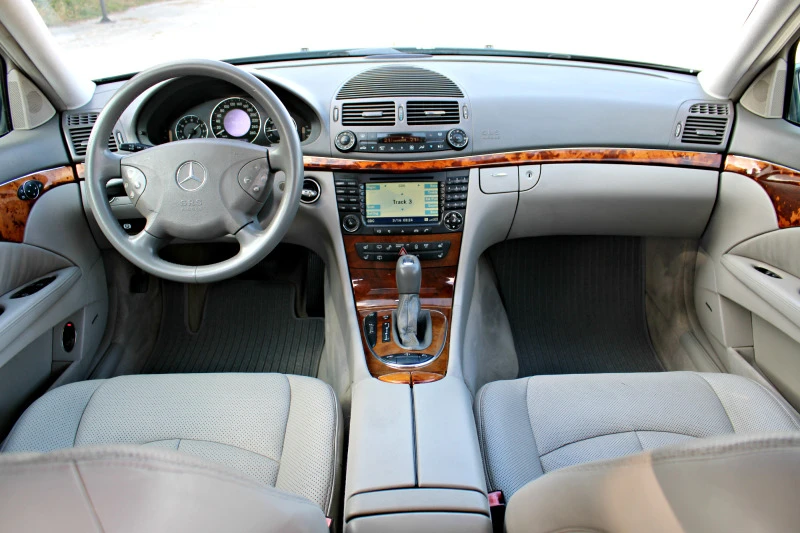 Mercedes-Benz E 500 V8 4-matic Distronic Швейцария, снимка 11 - Автомобили и джипове - 44195747