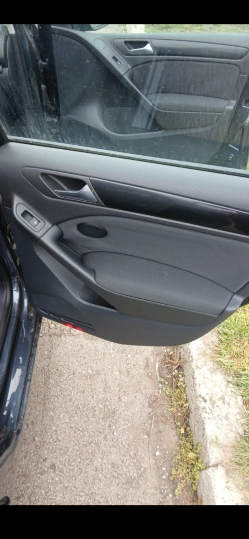 VW Golf 1.6тди, снимка 12 - Автомобили и джипове - 53010215