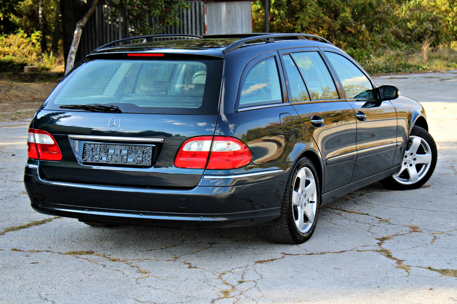 Mercedes-Benz E 500 V8 4-matic Distronic Швейцария - изображение 2