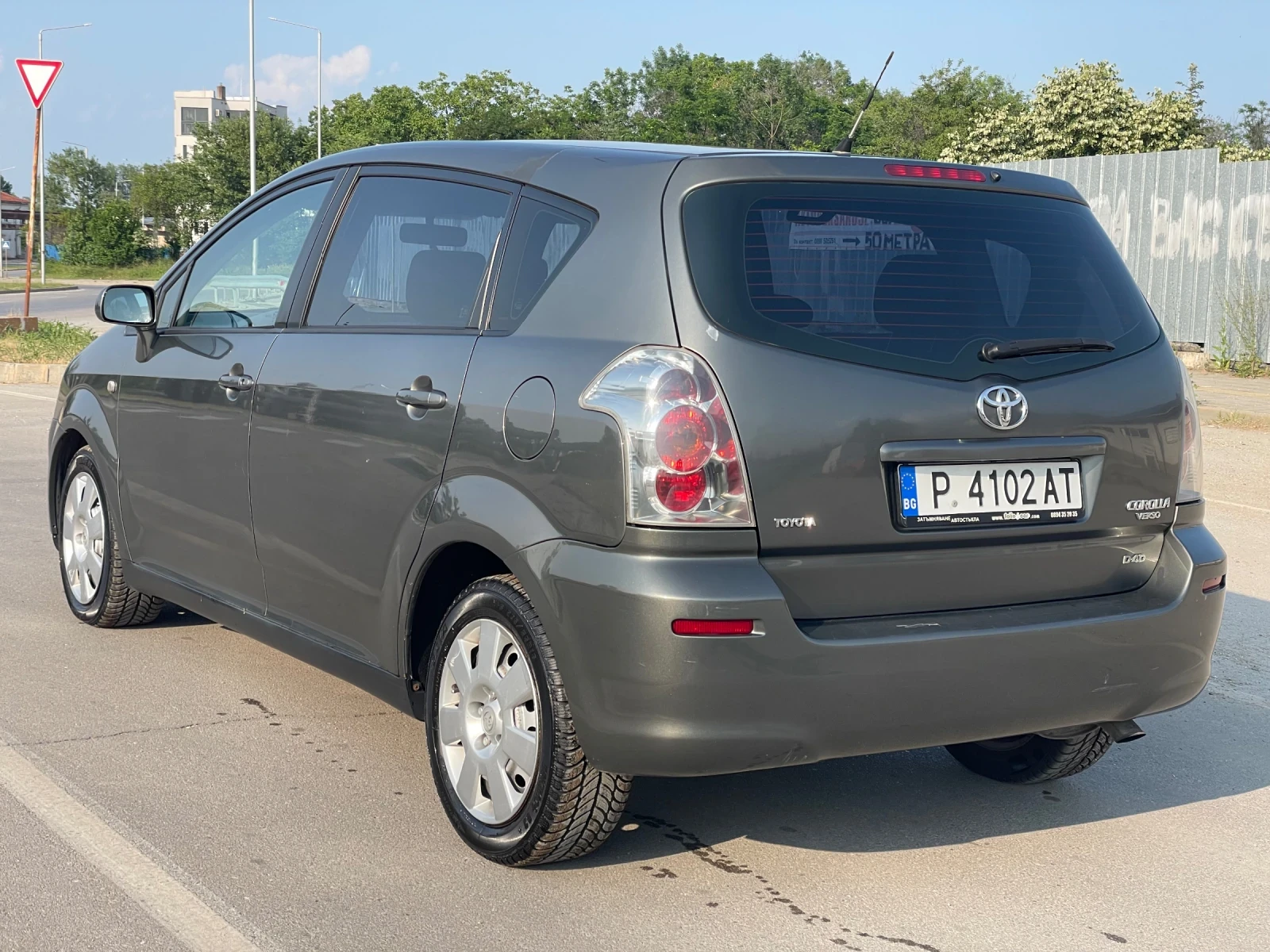 Toyota Corolla verso 2.2d4d РЕГИСТРИРАНА, ОБСЛУЖЕНА - изображение 6