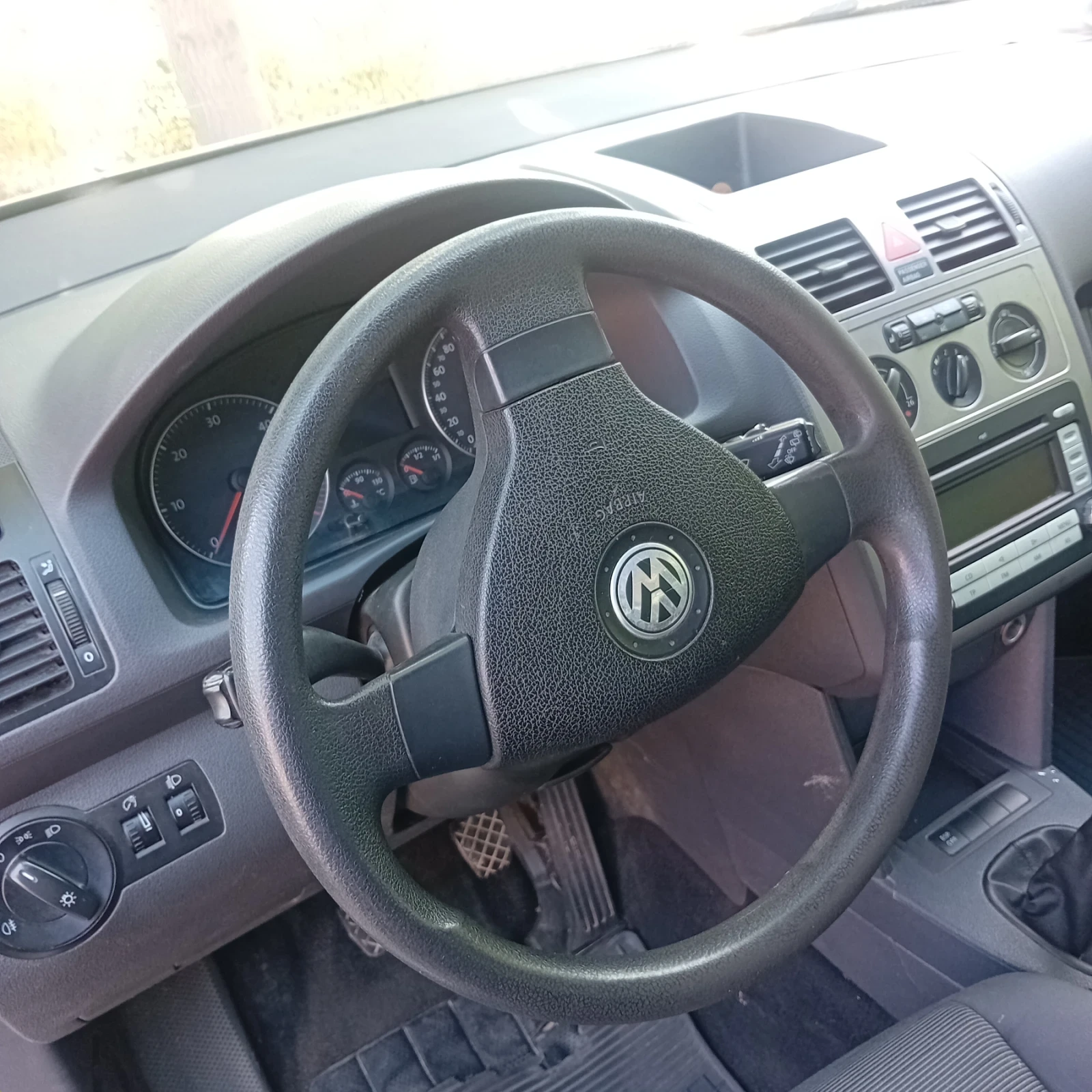 VW Touran 5 местен - изображение 10