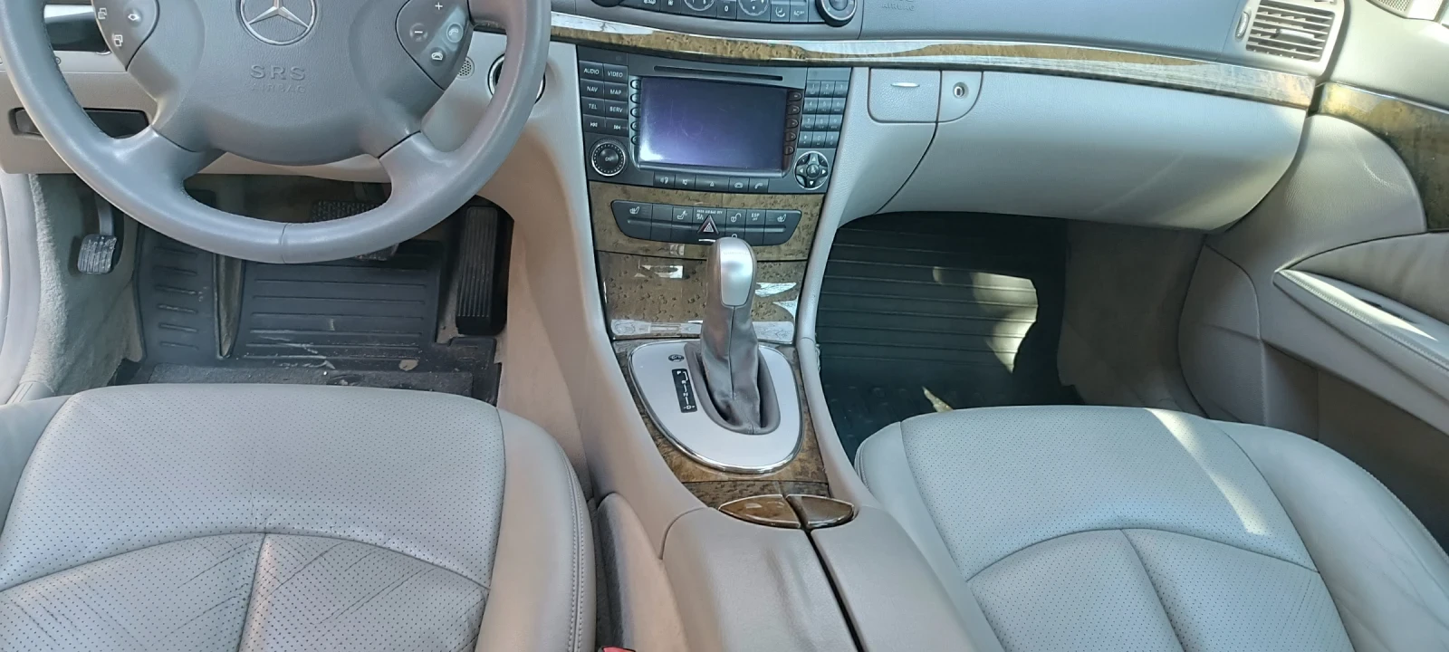 Mercedes-Benz E 200, снимка 10 - Автомобили и джипове - 53748190