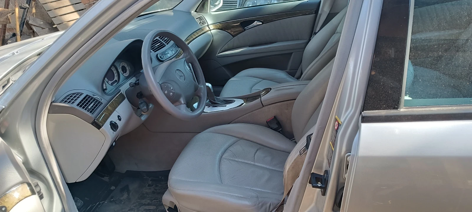 Mercedes-Benz E 200, снимка 7 - Автомобили и джипове - 53748190