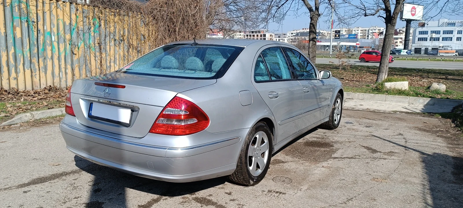 Mercedes-Benz E 200, снимка 5 - Автомобили и джипове - 53748190