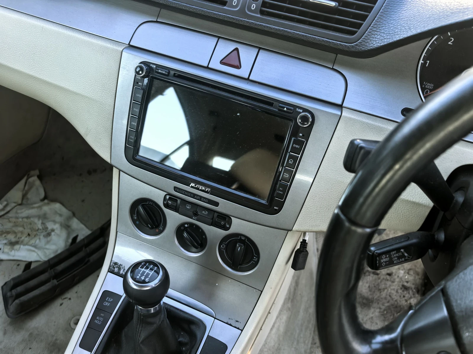 VW Passat 2.0TDI, снимка 7 - Автомобили и джипове - 53801402