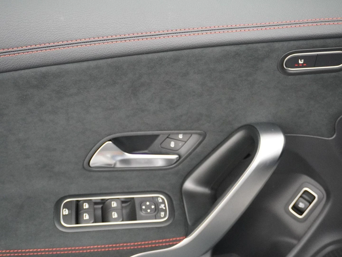 Mercedes-Benz CLA 180 Shooting Brake Star Edition AMG Line, снимка 7 - Автомобили и джипове - 53873962