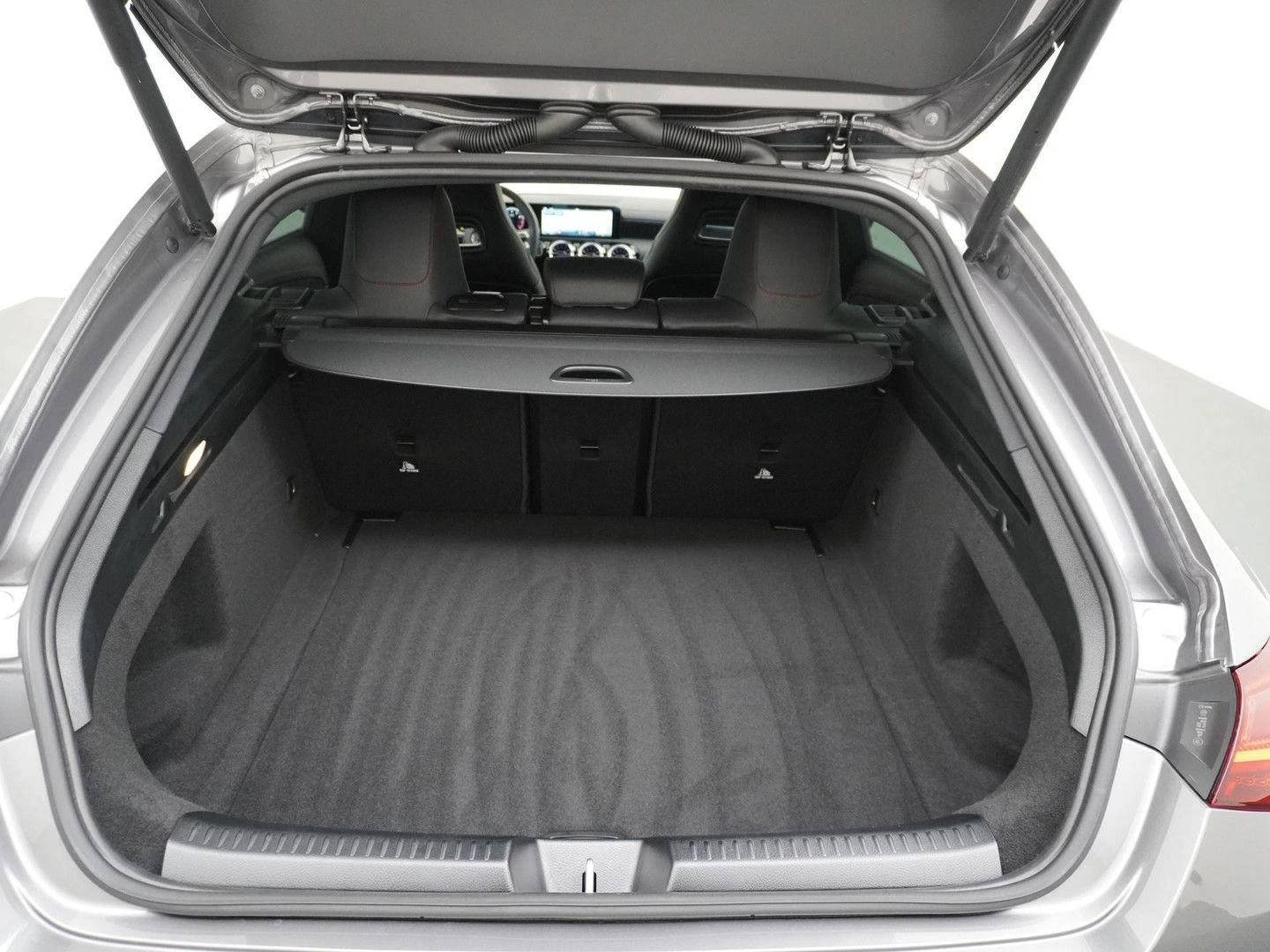 Mercedes-Benz CLA 180 Shooting Brake Star Edition AMG Line, снимка 9 - Автомобили и джипове - 53873962