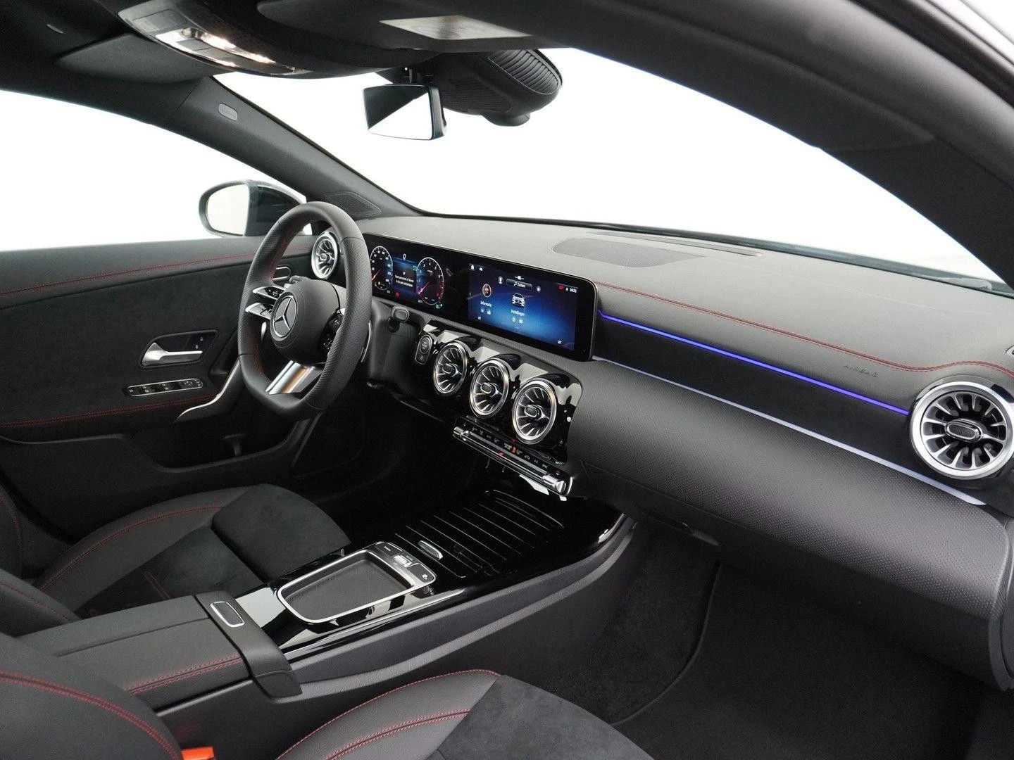 Mercedes-Benz CLA 180 Shooting Brake Star Edition AMG Line, снимка 6 - Автомобили и джипове - 53873962