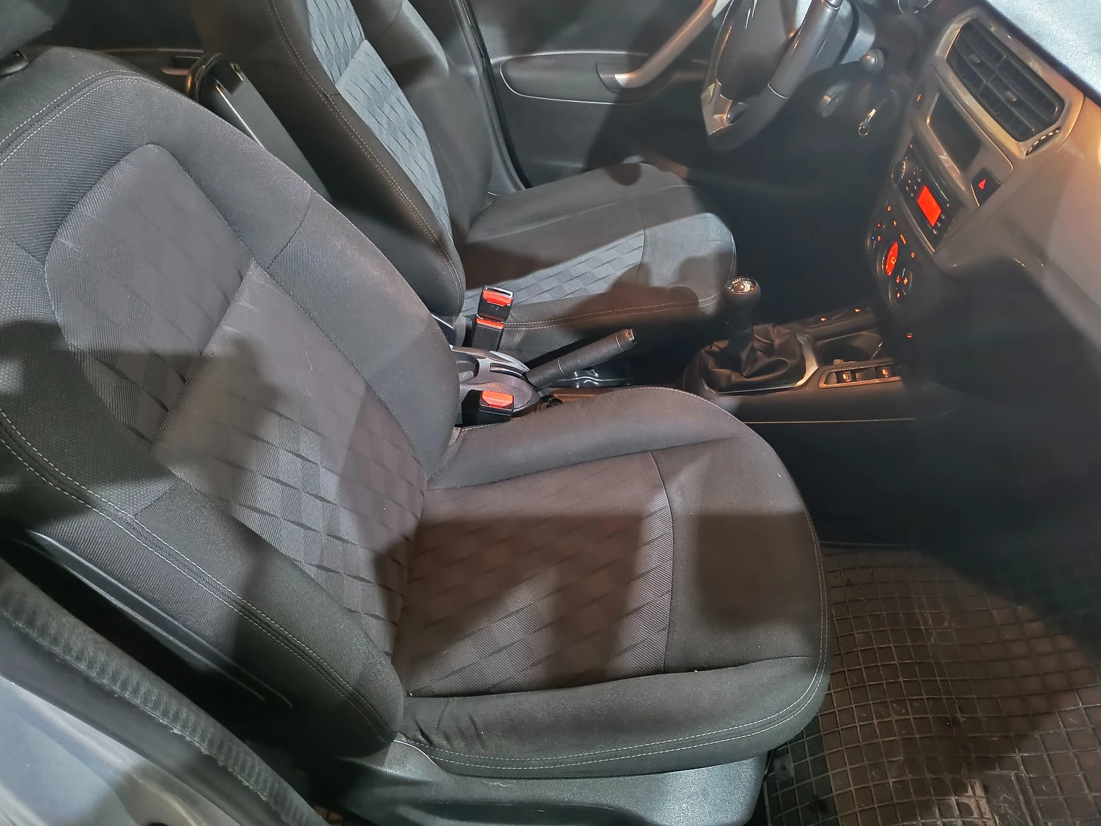 Citroen C-Elysee 1.6HDI* Обслужен* , снимка 8 - Автомобили и джипове - 53954705