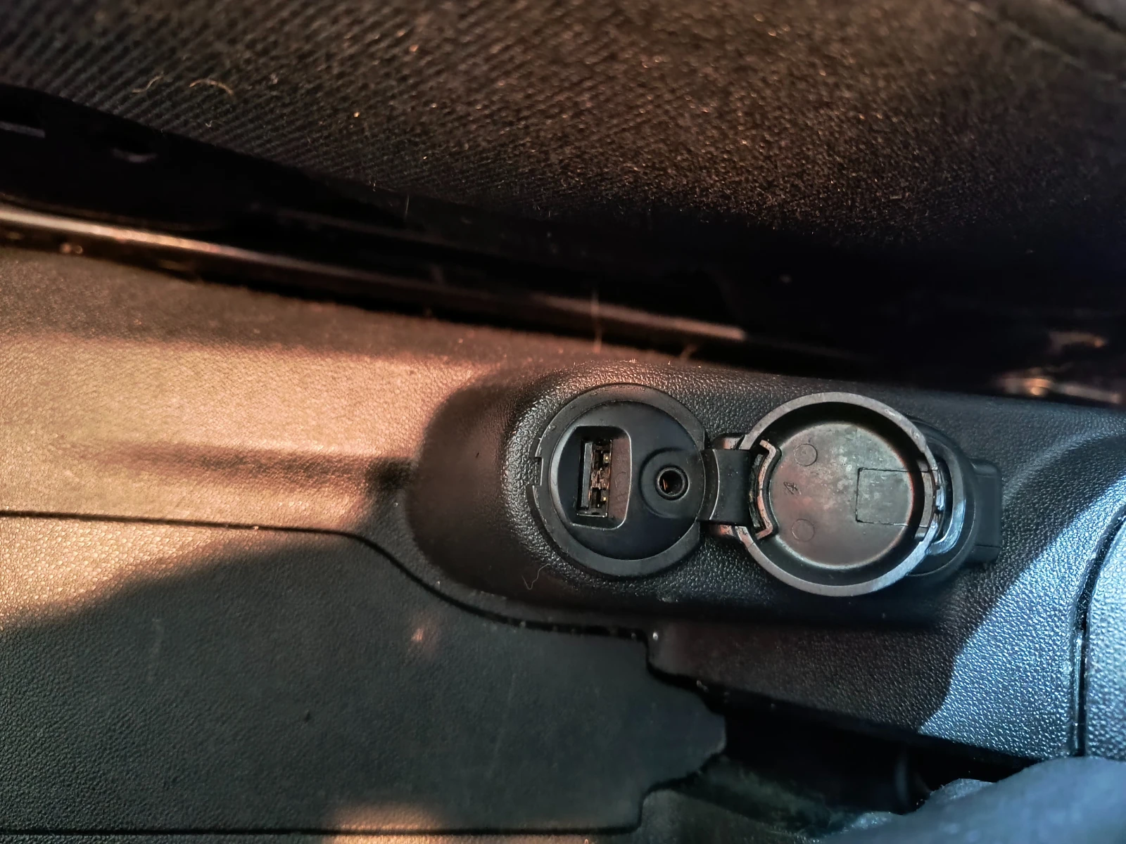 Citroen C-Elysee 1.6HDI* Обслужен* , снимка 11 - Автомобили и джипове - 53954705