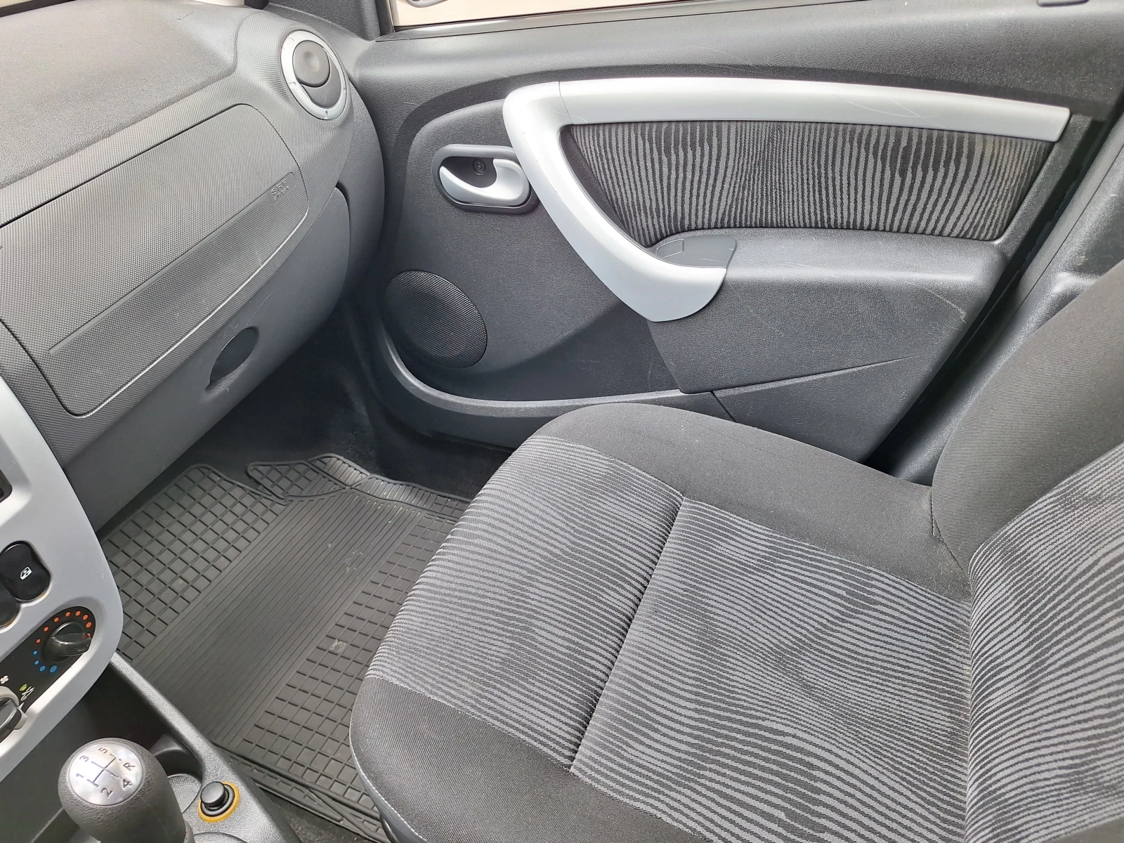 Dacia Sandero 1.2 , снимка 15 - Автомобили и джипове - 54572446