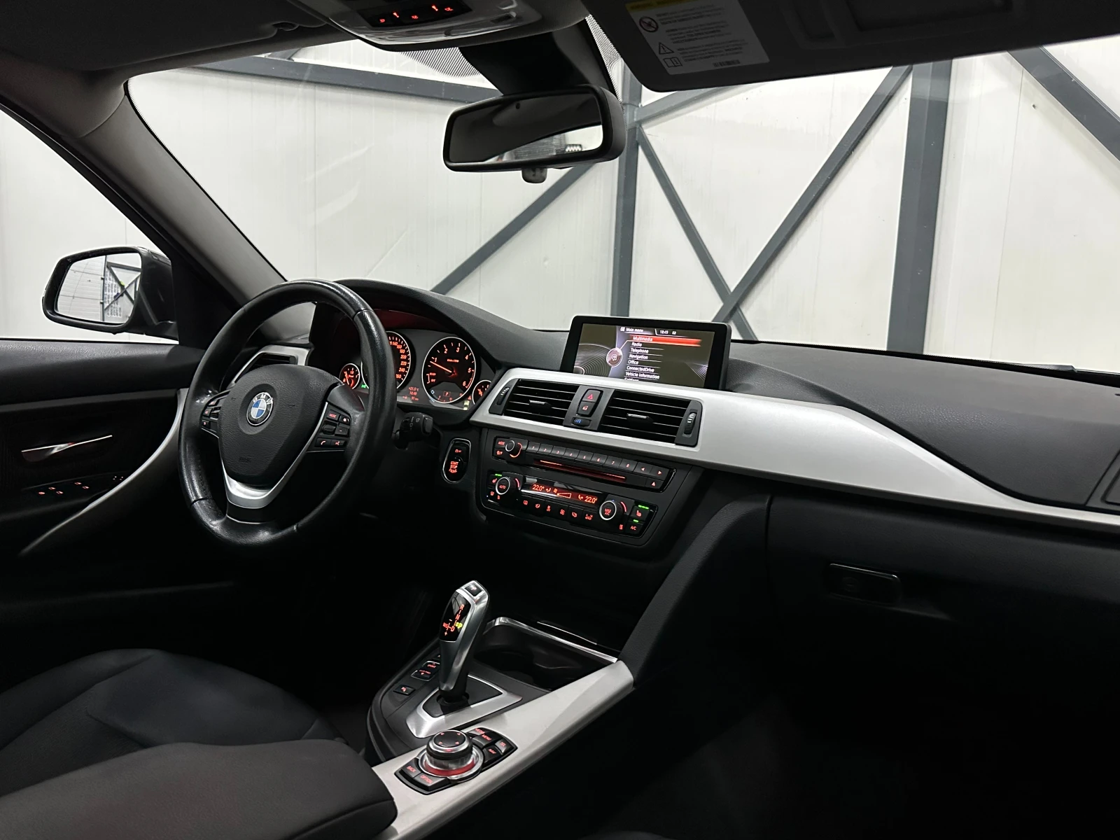 BMW 320 d* ПОДГРЕВ* ПАНОРАМА* , снимка 11 - Автомобили и джипове - 54767342